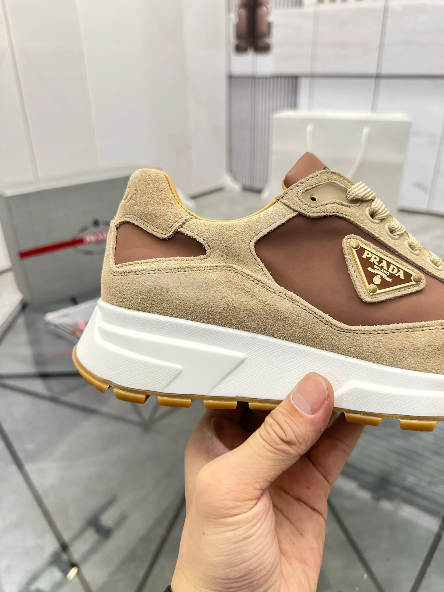 Men's shoes for sale 💰: 💰P580¥ High-end top quality Product trademark: Prada *"Prada*" low-top casual shoes Regular size: 38-45 (can be customized to 46) Product materials: imported upper layer of high mercerized nubuck leather spliced ​​with breathable mesh, water-dyed cowhide lining, cowhide feet, original ultra-light foam outsole. No.: 001